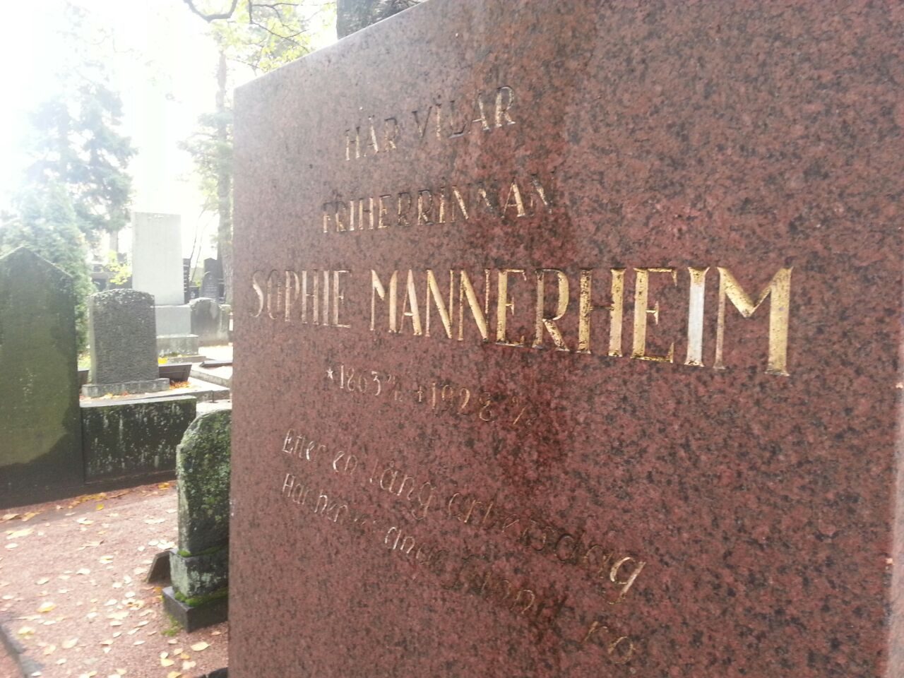 Sophie Mannerheim's tomb, Helsinki (3).JPG